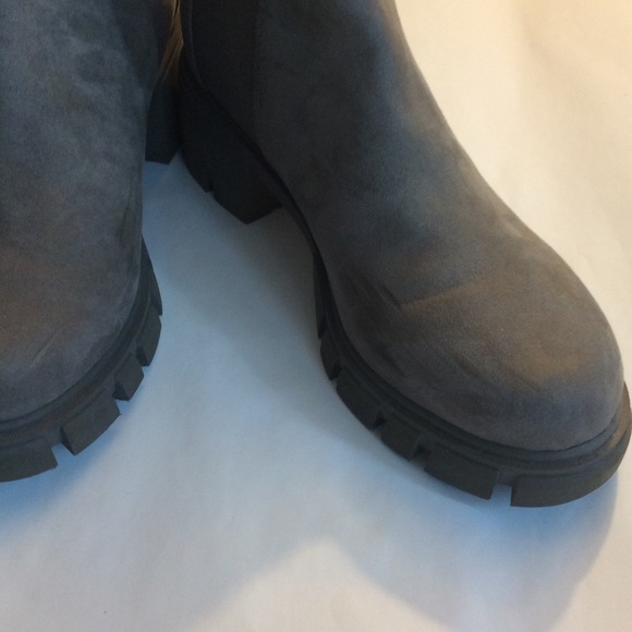 Guess Grey Logo Boots Size 8 New - Picture 5 of 6